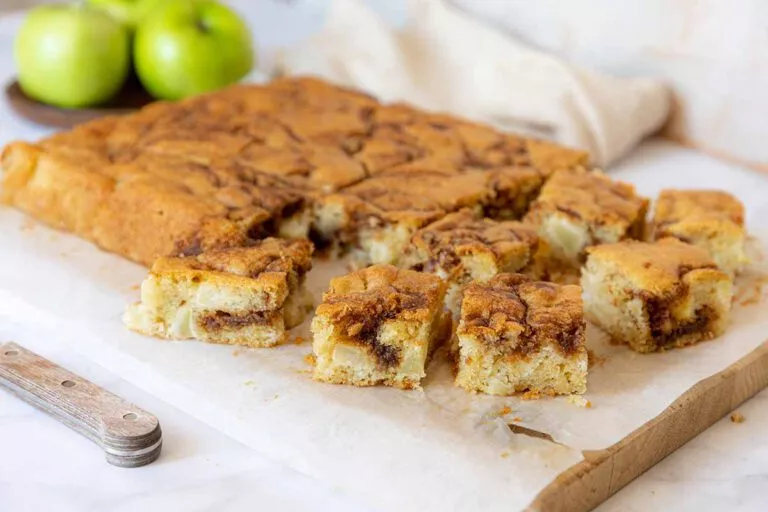 עוגת תפוחים שייש קינמון